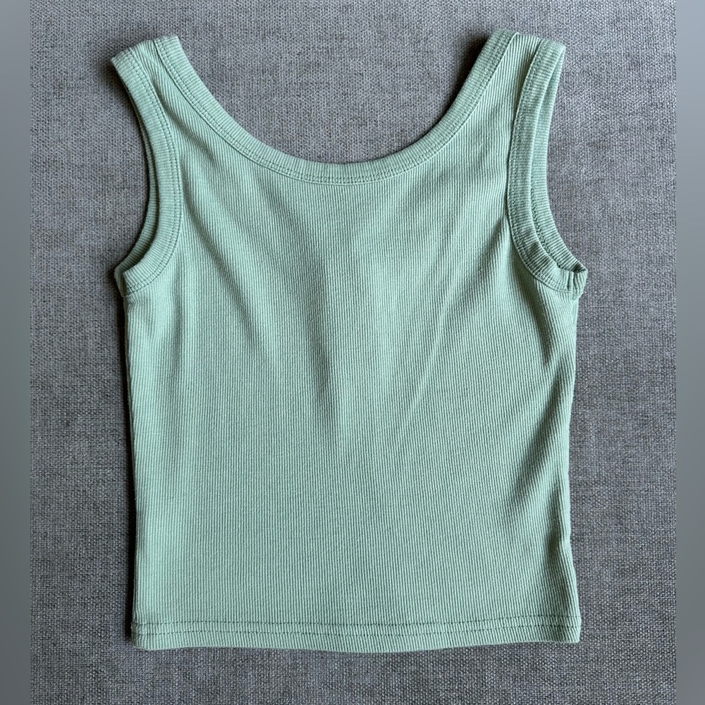 Green Ribbed Cropped Tank Top - Picture 2 of 6
